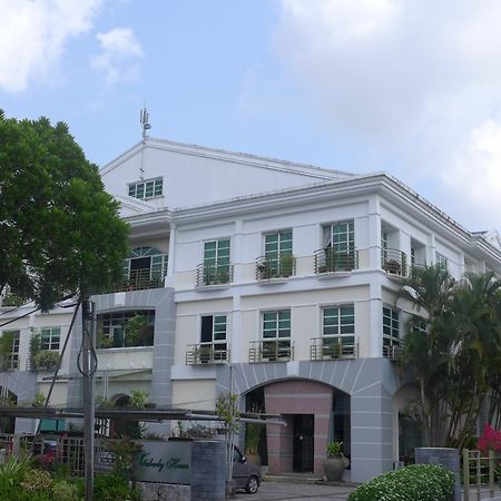 Wesberly Apartments Kuching Dış mekan fotoğraf